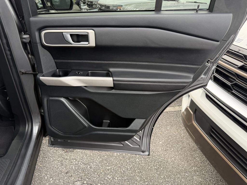 Certified 2024 Ford Explorer XLT image 37