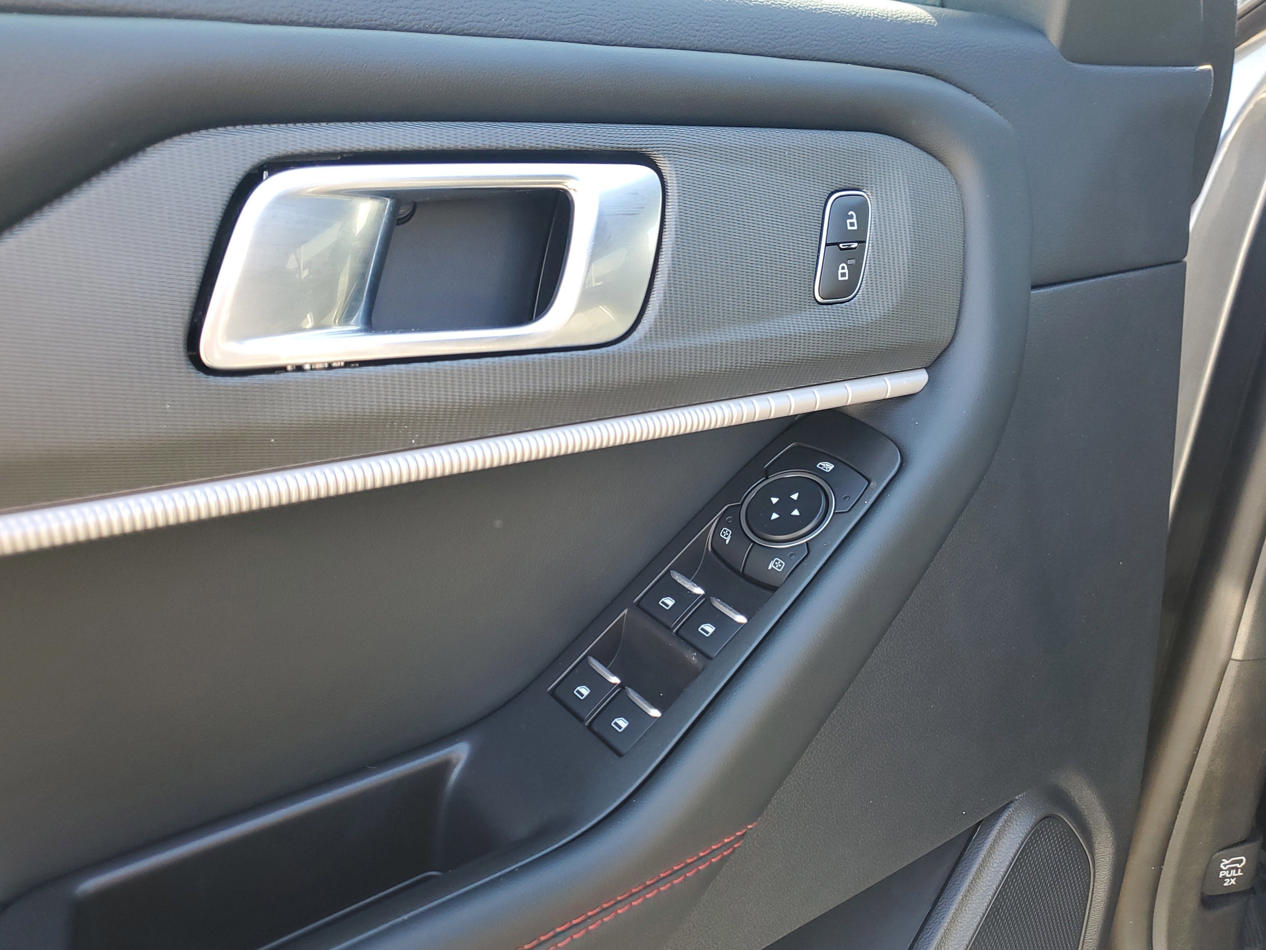 Certified 2025 Ford Explorer ST-Line image 21