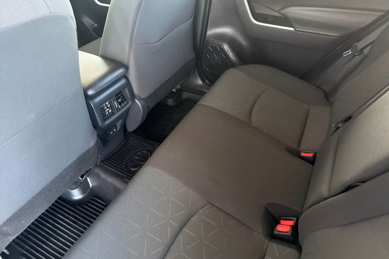 Used 2024 Toyota RAV4 XLE AWD/4WD image 4