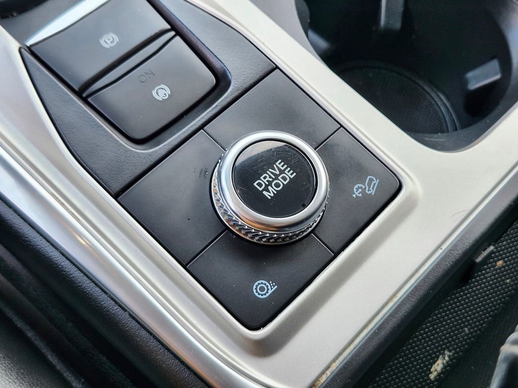 Certified 2022 Ford Explorer XLT w/ Equipment Group 202A image 28