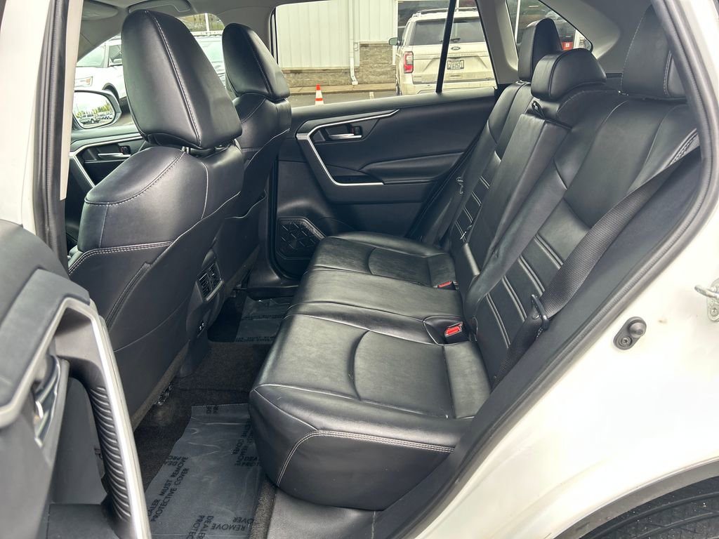 Used 2019 Toyota RAV4 XLE Premium w/ Cold Weather Package AWD/4WD image 10