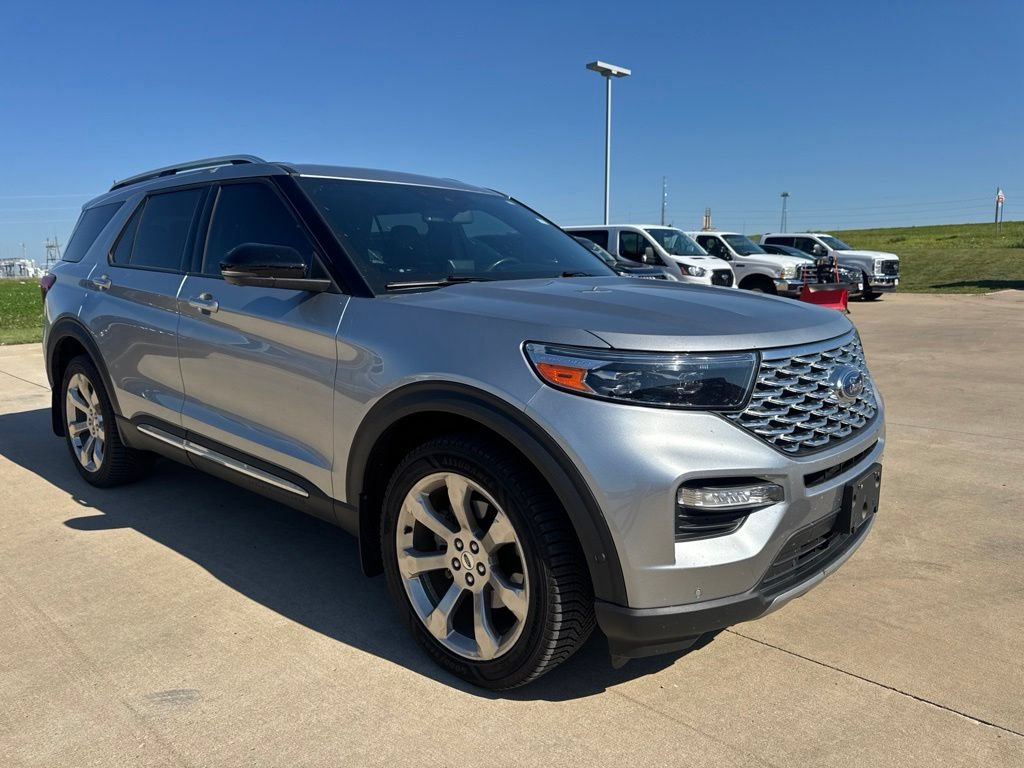 Certified 2020 Ford Explorer Platinum w/ Premium Technology Package AWD/4WD image 3