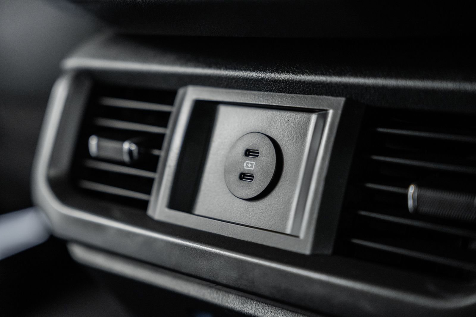 Certified 2025 Ford F150 Lariat image 40