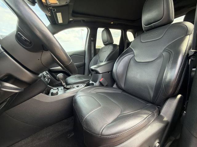 Used 2019 Jeep Cherokee Limited AWD/4WD image 16