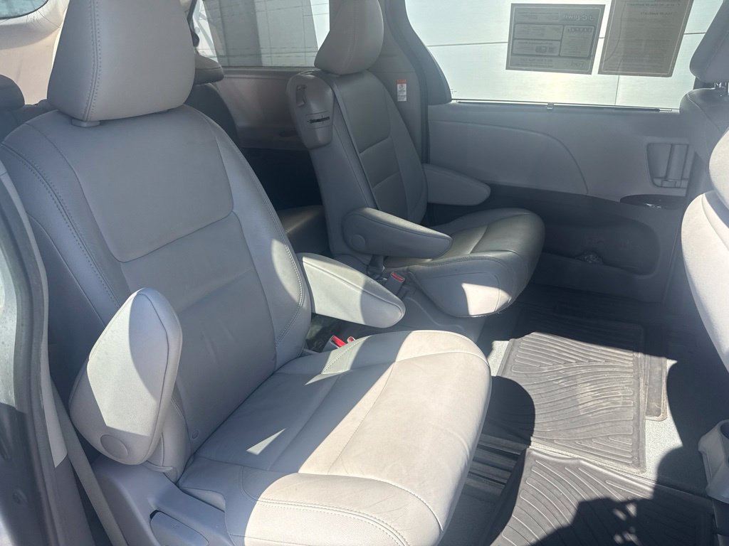 Used 2017 Toyota Sienna Limited FWD image 33