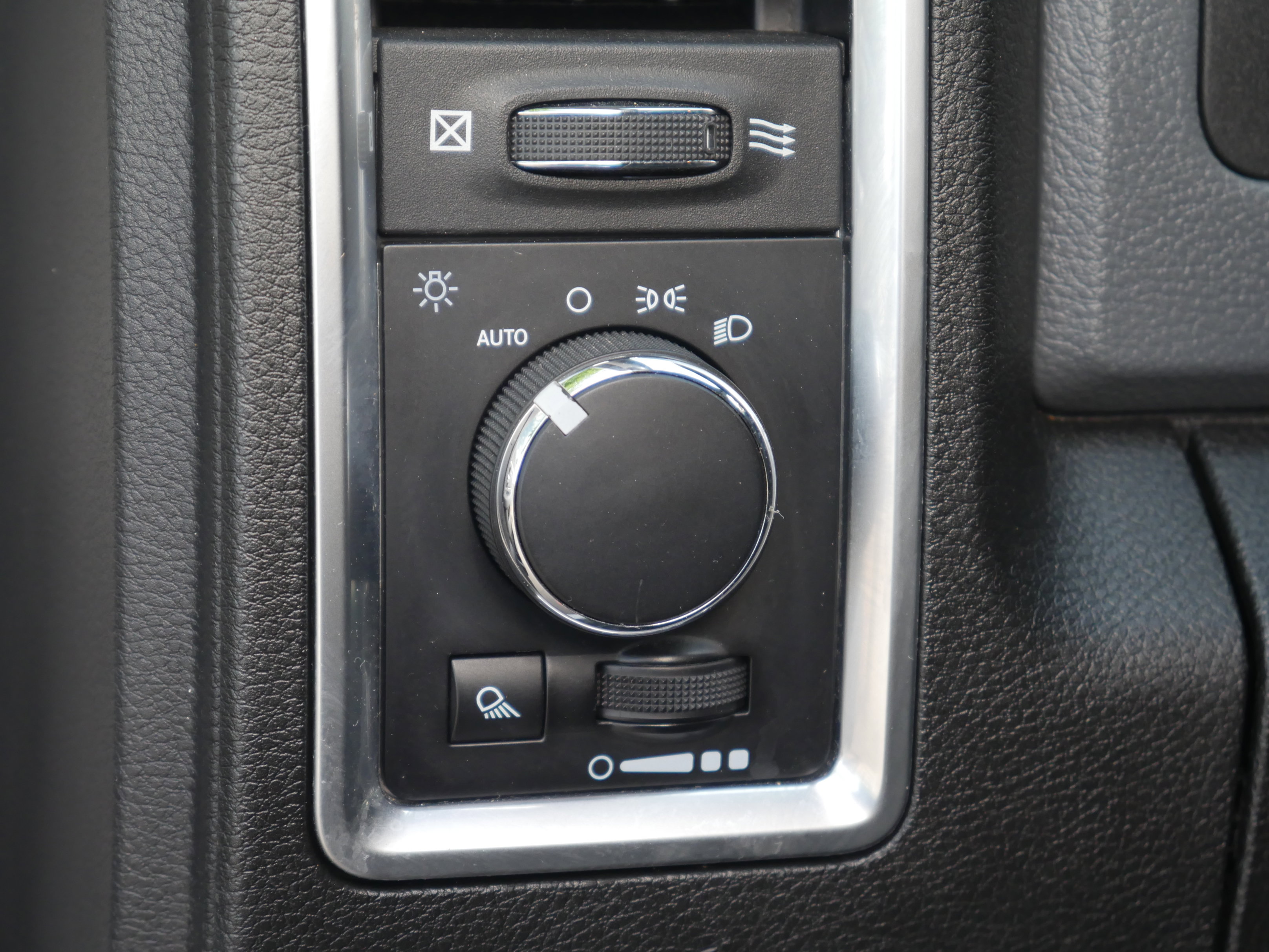 Used 2018 RAM 3500 SLT AWD/4WD image 5