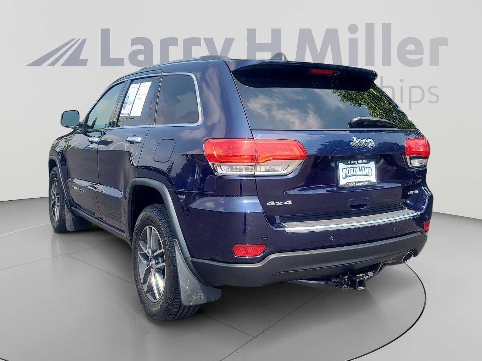 Used 2017 Jeep Grand Cherokee Limited AWD/4WD image 3