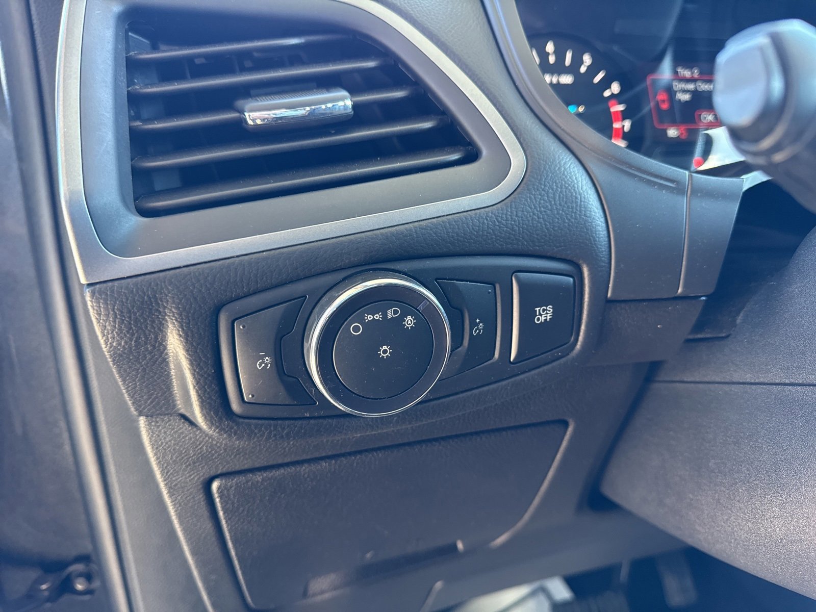 Certified 2020 Ford Edge SE image 25