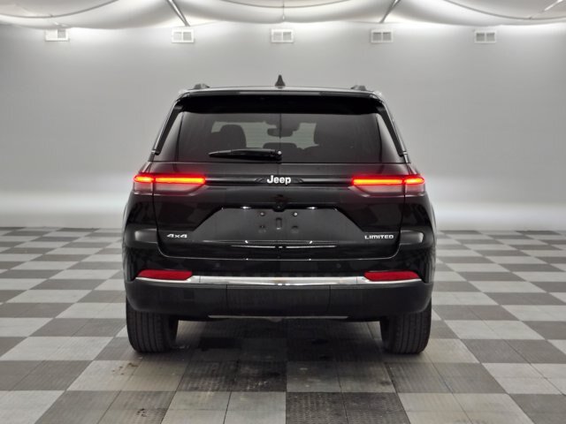 Used 2023 Jeep Grand Cherokee Limited AWD/4WD image 10