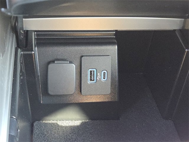 Certified 2022 Ford Explorer Platinum w/ Equipment Group 601A image 17