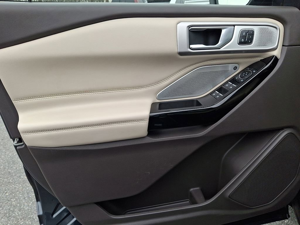 Certified 2022 Ford Explorer Platinum w/ Technology Package image 13