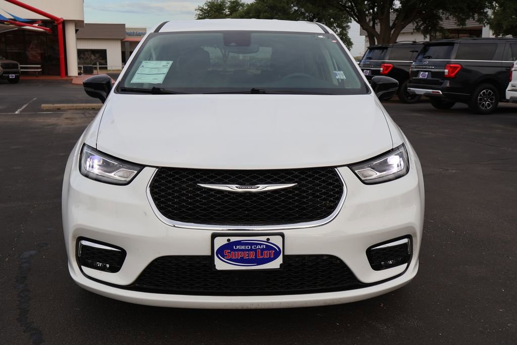 Used 2024 Chrysler Pacifica Touring-L FWD image 11