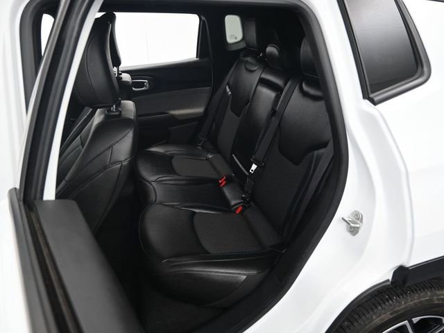Used 2024 Jeep Compass Latitude image 25