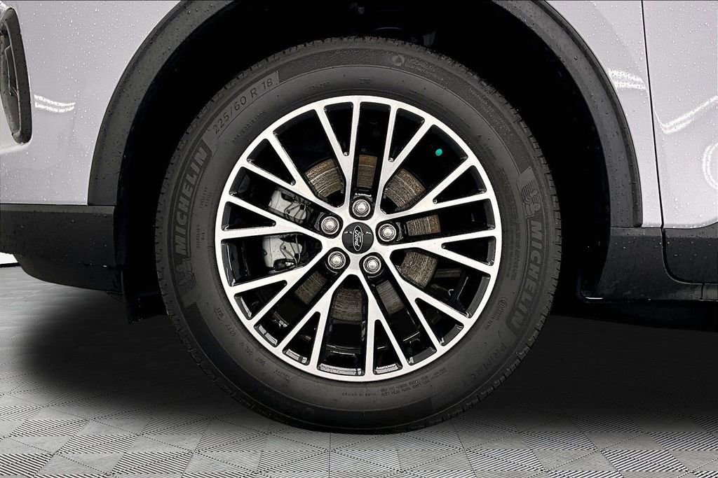 Certified 2025 Ford Escape SE FWD image 9