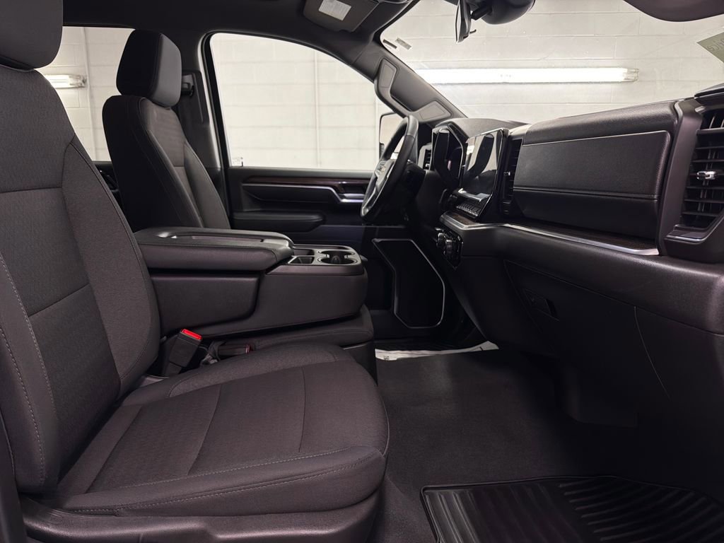 Used 2025 Chevrolet Silverado 2500 LT w/ Convenience Package image 29