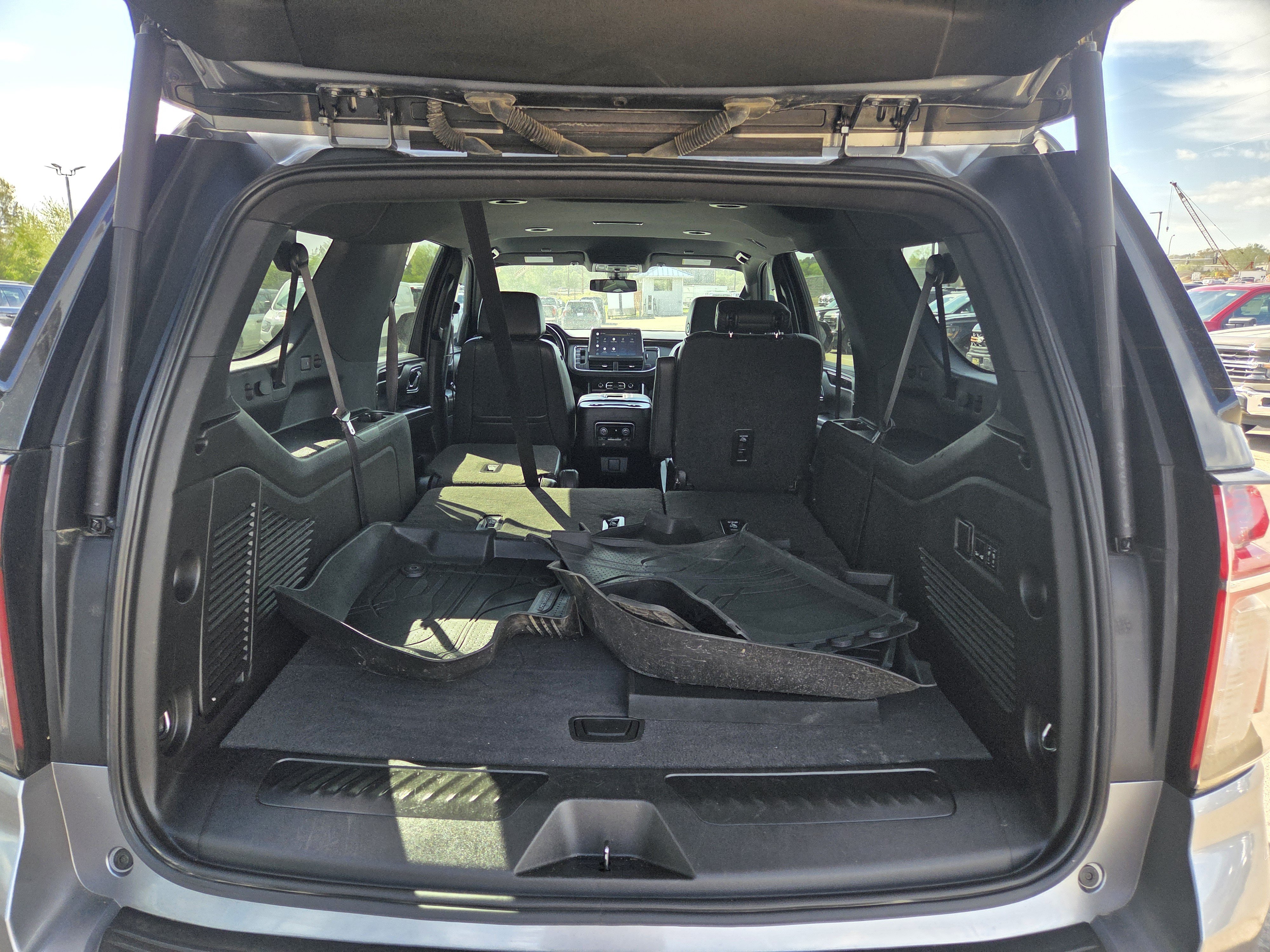 Used 2022 Chevrolet Suburban LT w/ Luxury Package AWD/4WD image 13