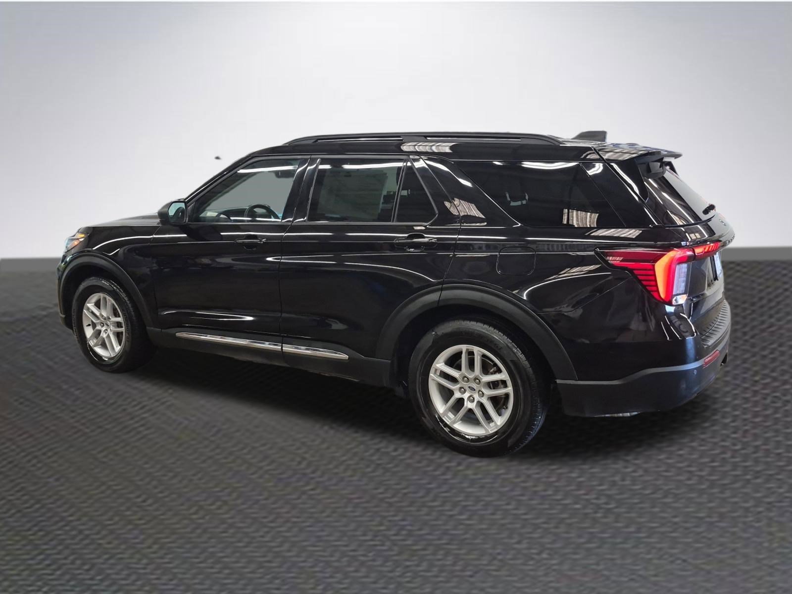 Certified 2025 Ford Explorer Active image 5