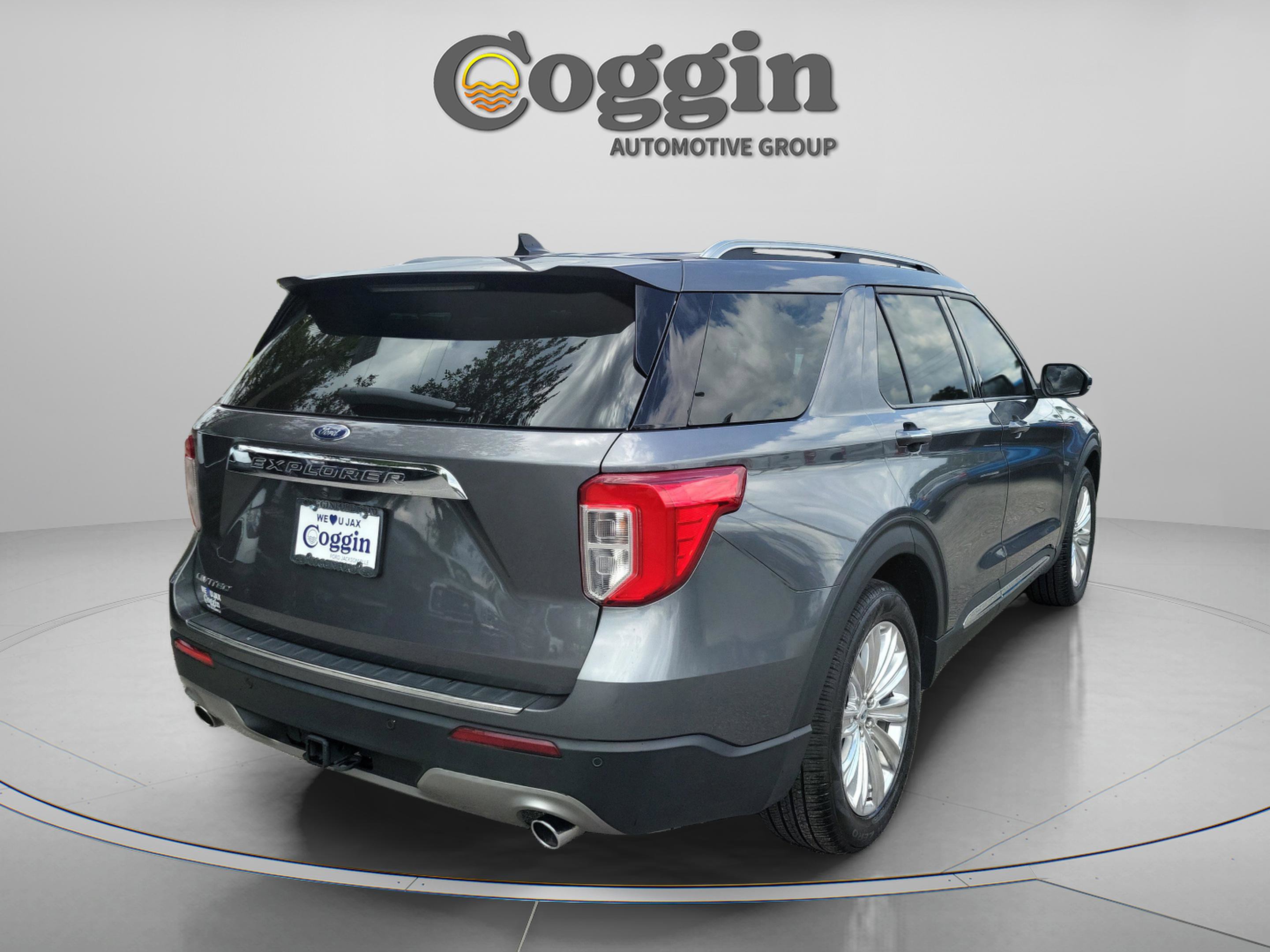 Certified 2023 Ford Explorer Limited w/ Limited Technology Package RWD image 3