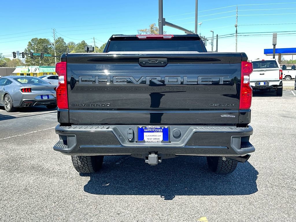 Used 2025 Chevrolet Silverado 1500 Custom w/ Turbomax Blackout Package image 3