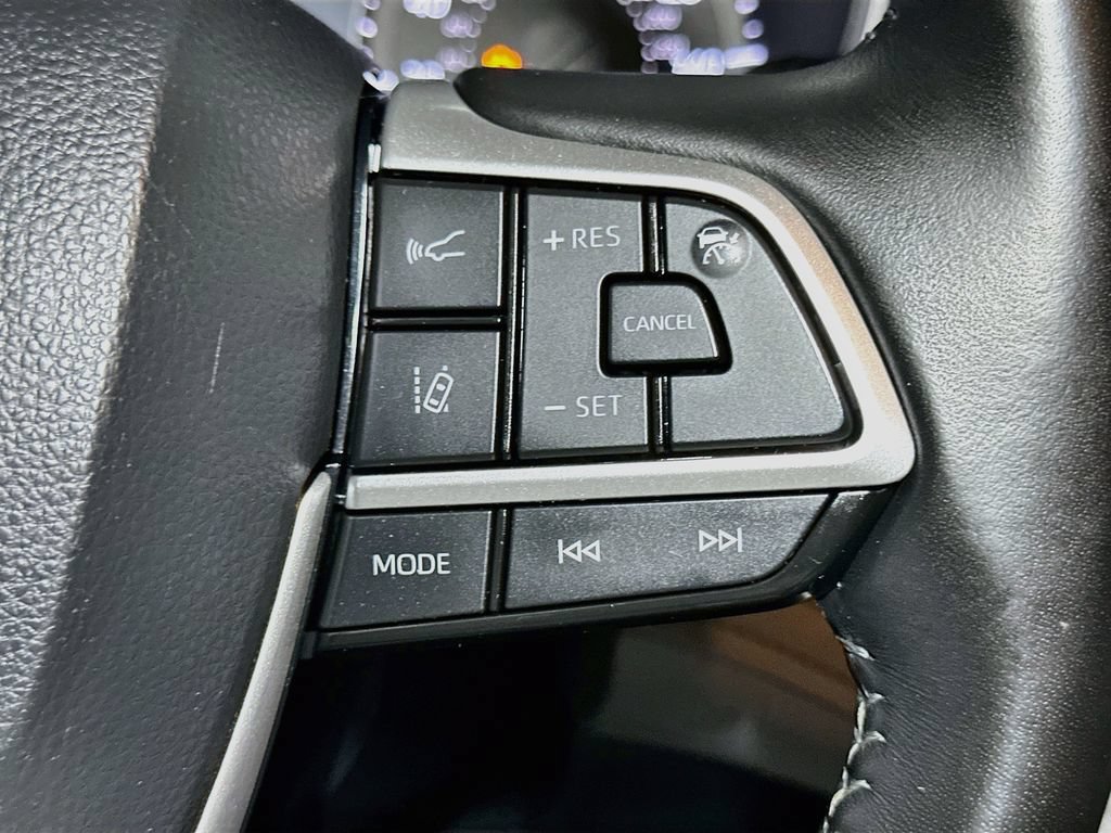 Used 2023 Toyota Highlander XLE AWD/4WD image 36
