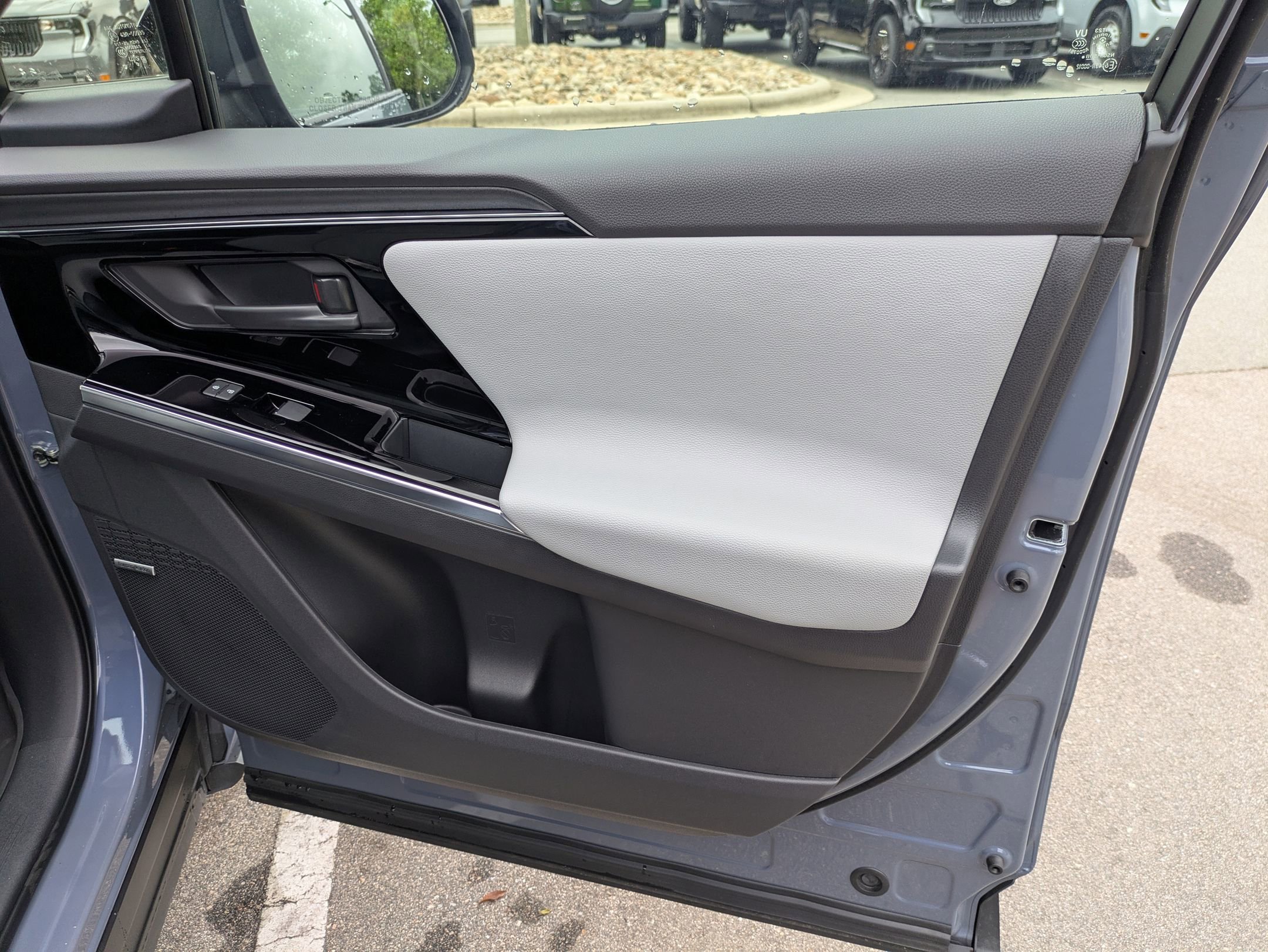 Used 2023 Subaru Solterra AWD image 39