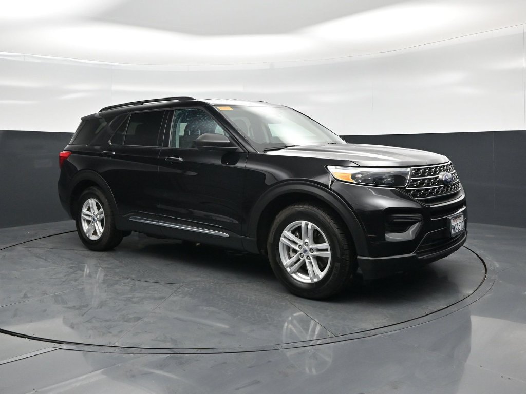 Certified 2024 Ford Explorer XLT RWD image 25