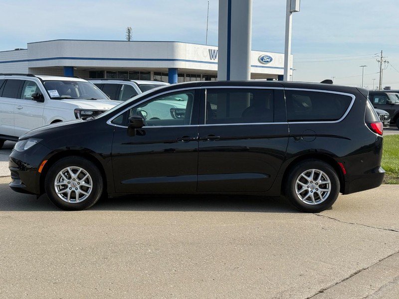 Used 2023 Chrysler Voyager LX FWD image 2