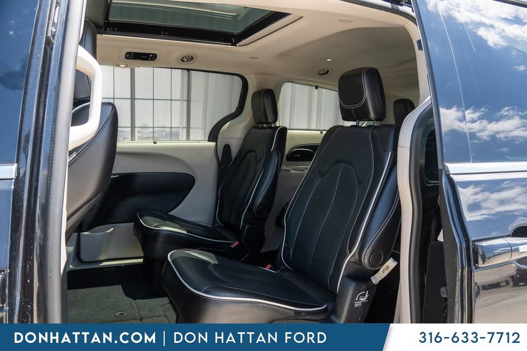 Used 2023 Chrysler Pacifica Limited FWD image 18