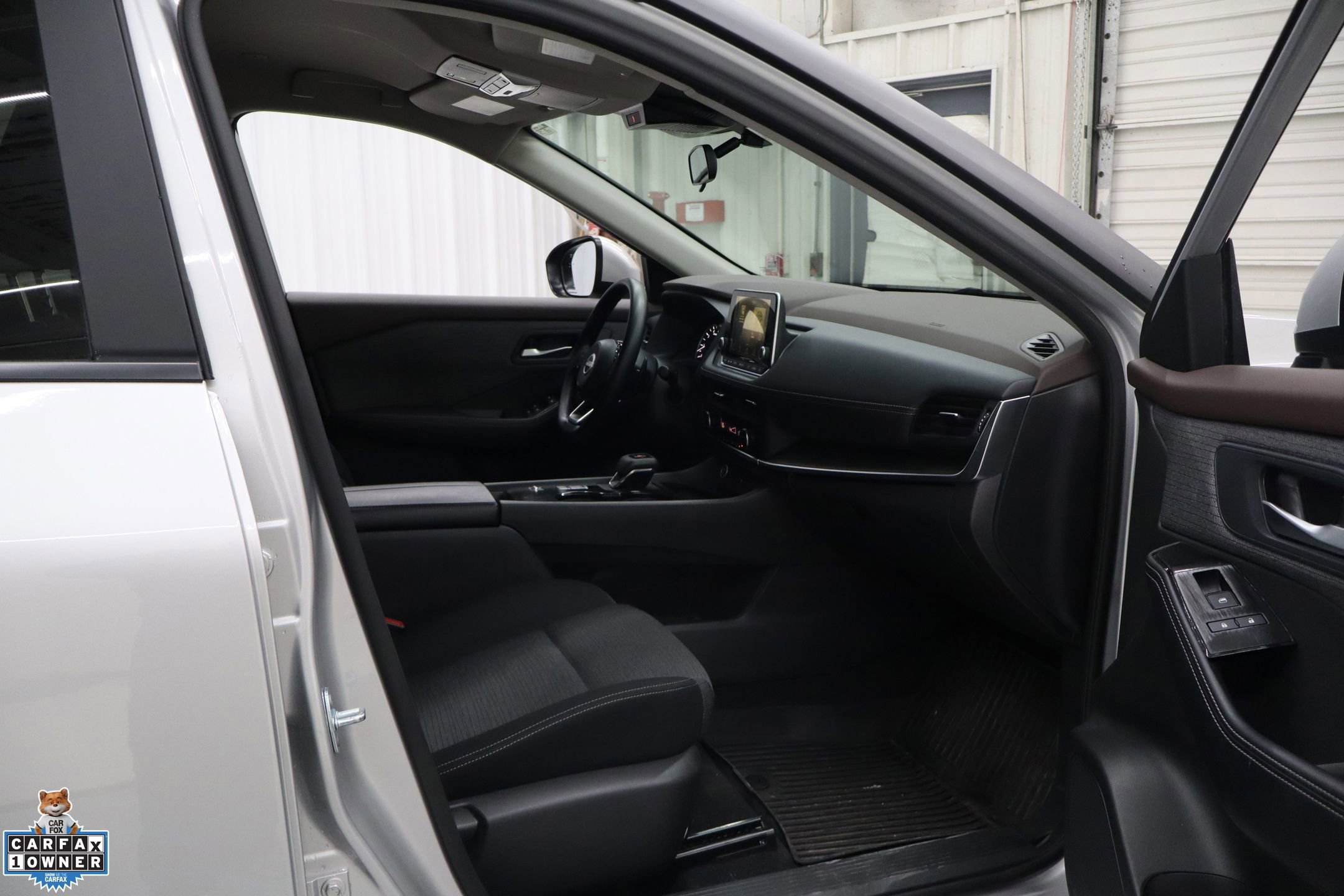 Used 2023 Nissan Rogue SV image 29