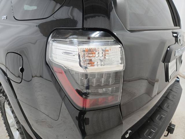 Used 2021 Toyota 4Runner SR5 AWD/4WD image 31