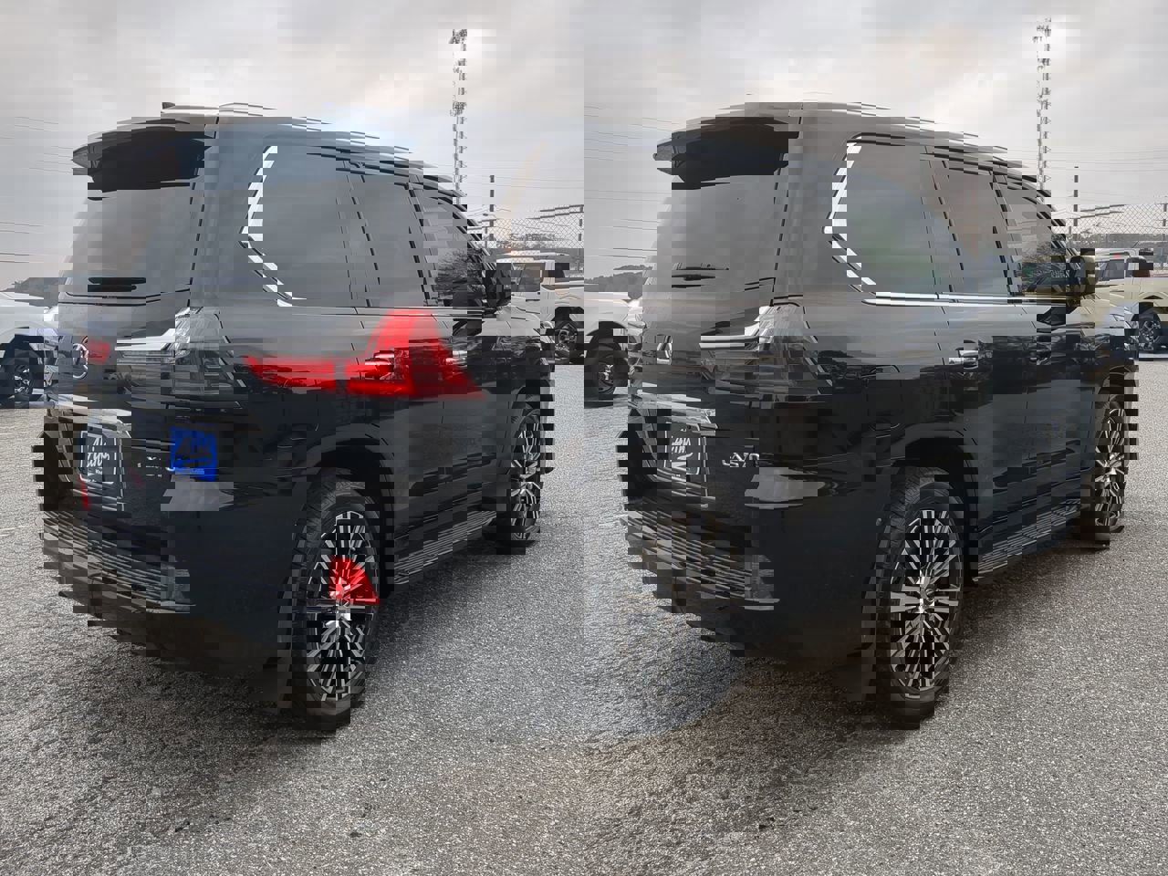 Used 2020 Lexus LX 570 4WD w/ 3rd Row & Luxury Pkg image 4