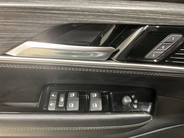 Used 2023 Jeep Wagoneer L Series II AWD/4WD image 13