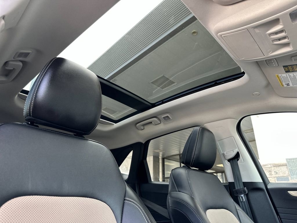 Certified 2022 Ford Escape Titanium w/ Titanium Premium Package image 17