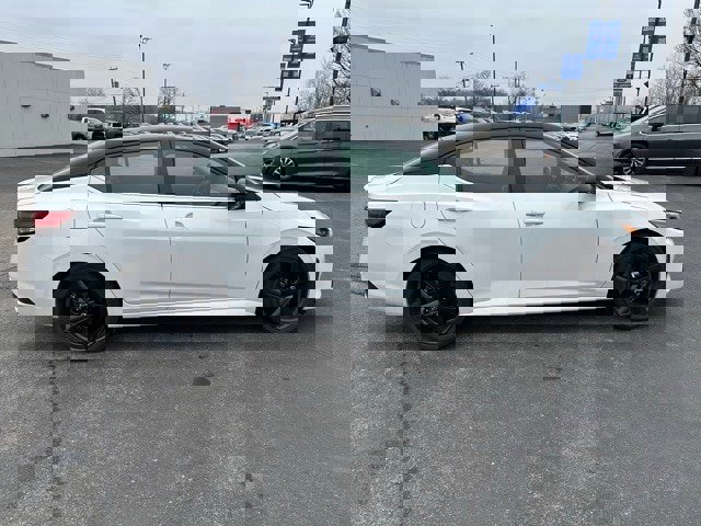 Used 2024 Nissan Sentra SR w/ SR Premium Package image 2