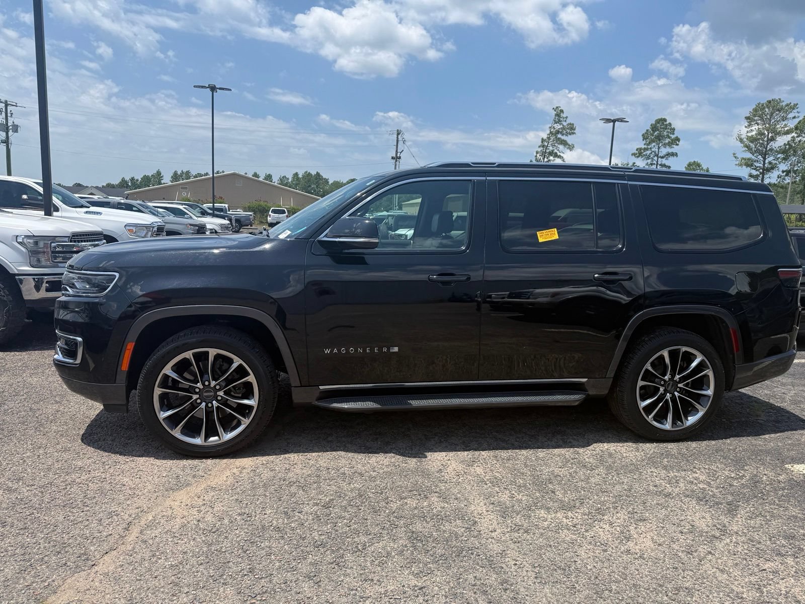 Used 2022 Jeep Wagoneer Series II w/ Premium Group I AWD/4WD image 4