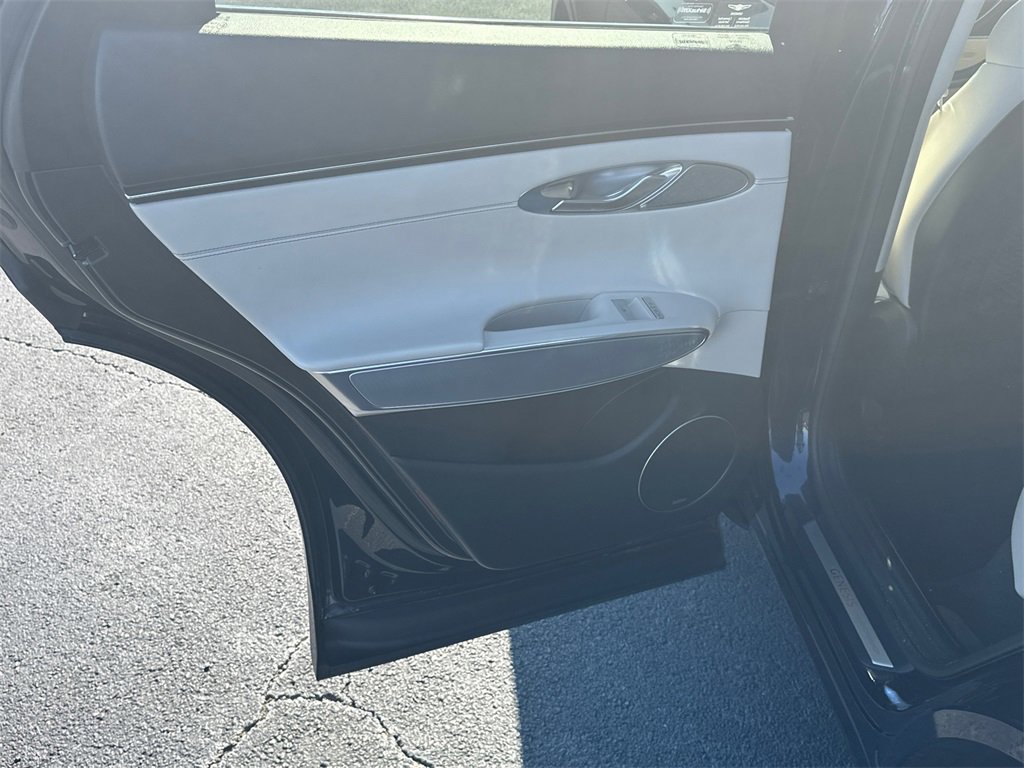 Used 2022 Genesis GV70 2.5T w/ Select Package image 22