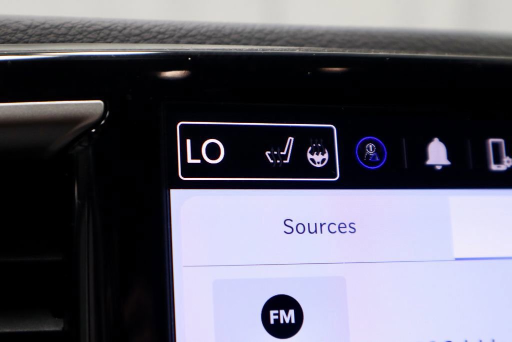 Used 2023 Chrysler Pacifica Touring-L image 11