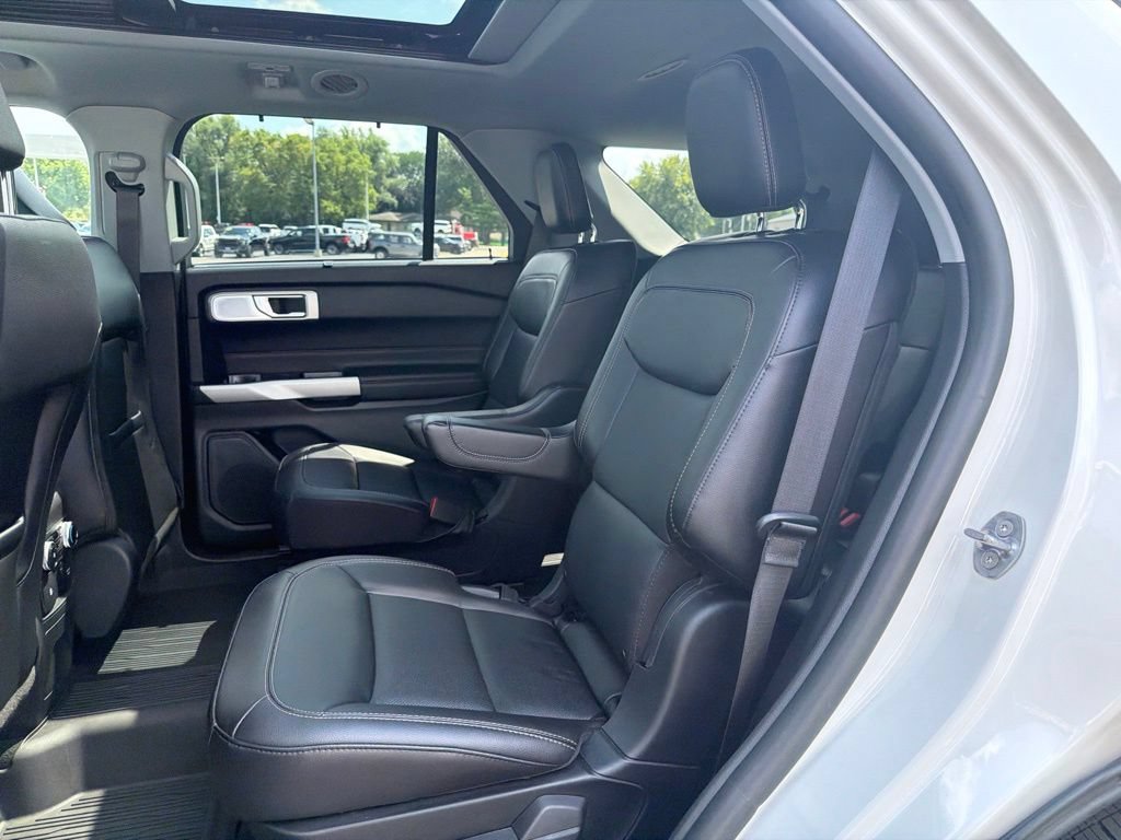 Certified 2023 Ford Explorer Limited w/ Limited Technology Package AWD/4WD image 14