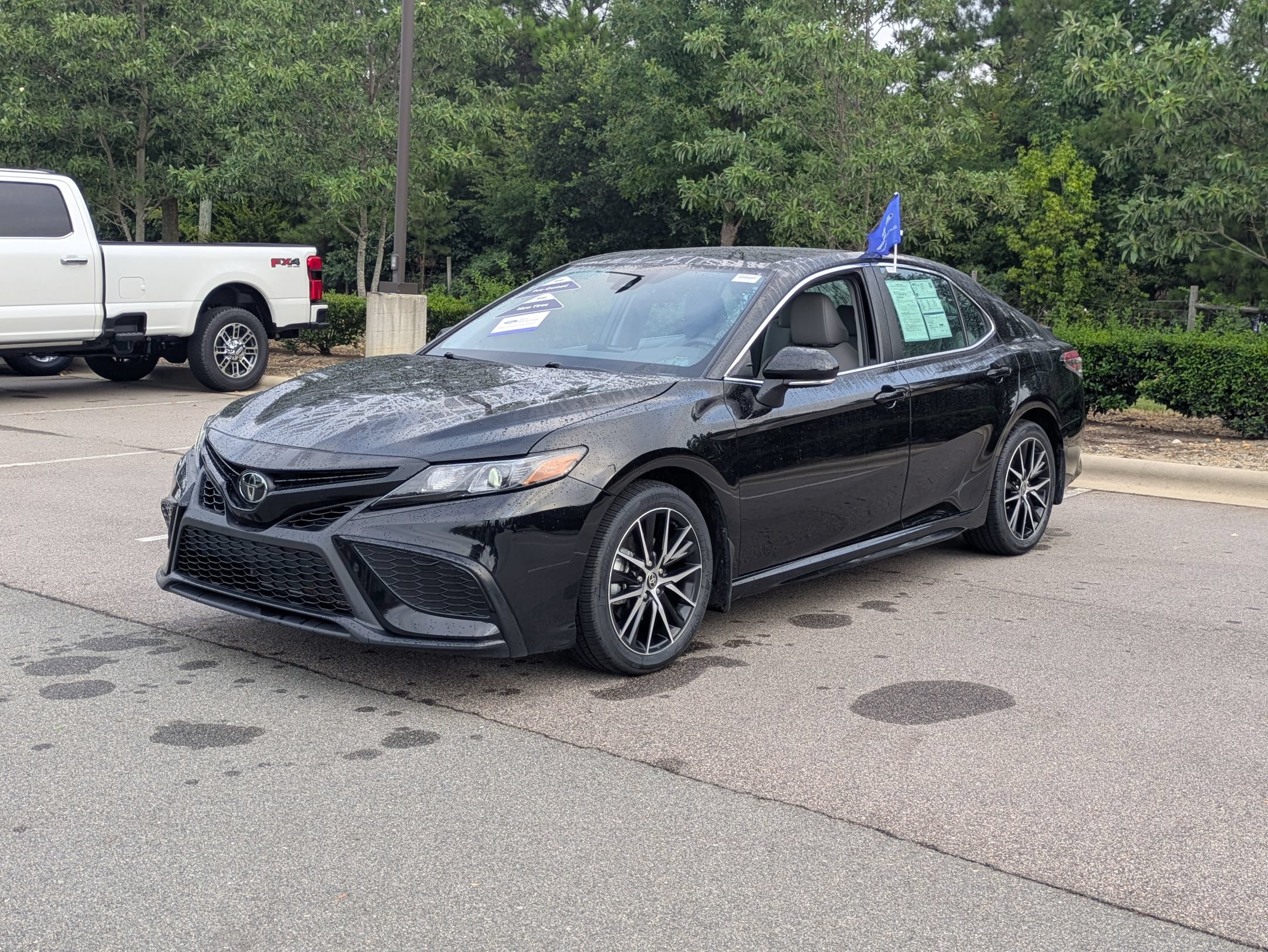 Used 2024 Toyota Camry SE FWD image 8