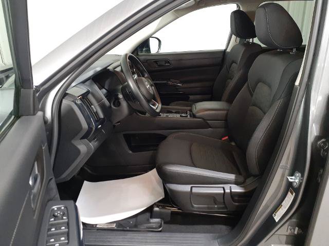 Used 2025 Nissan Pathfinder S AWD/4WD image 2
