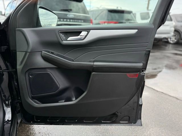 Certified 2024 Ford Escape Platinum AWD/4WD image 18