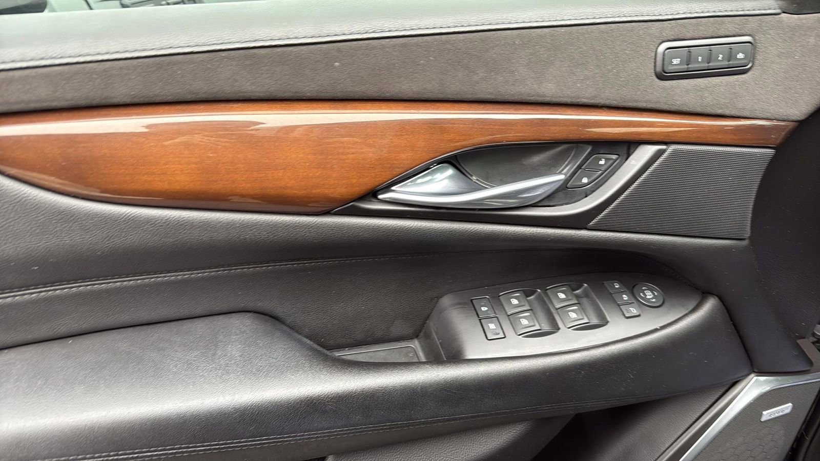 Used 2019 Cadillac Escalade Luxury image 12