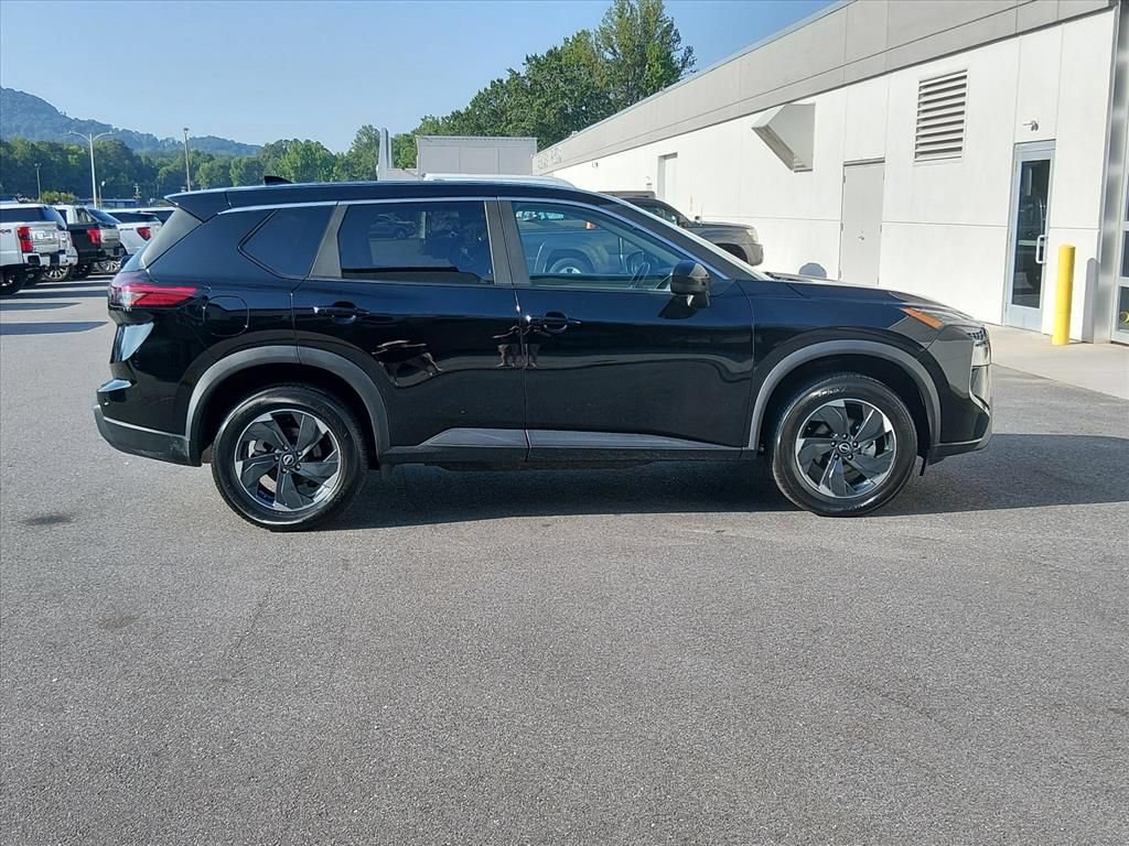 Used 2025 Nissan Rogue SV FWD image 3
