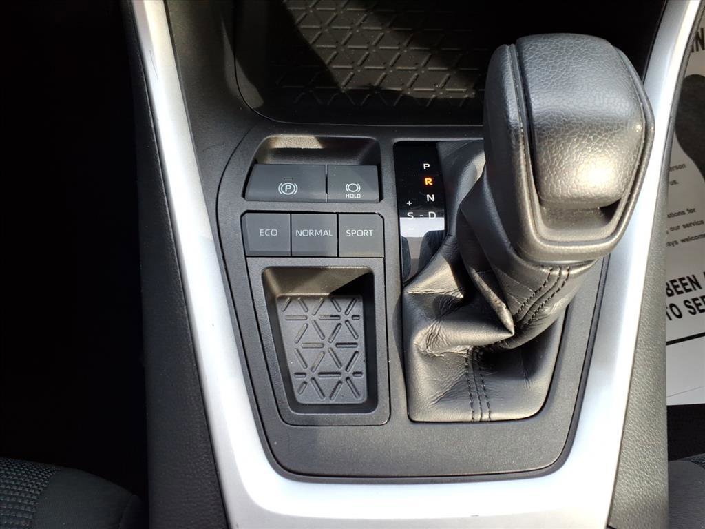 Used 2022 Toyota RAV4 LE image 21