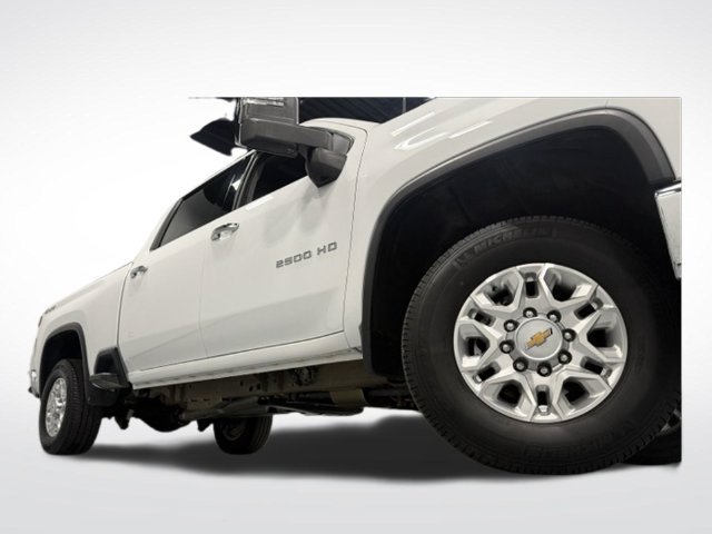 Used 2024 Chevrolet Silverado 2500 LTZ AWD/4WD image 2