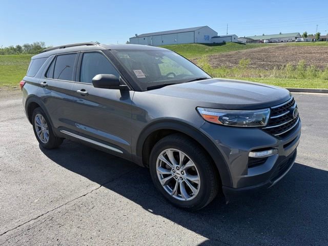 Certified 2023 Ford Explorer XLT w/ Equipment Group 202A AWD/4WD image 3