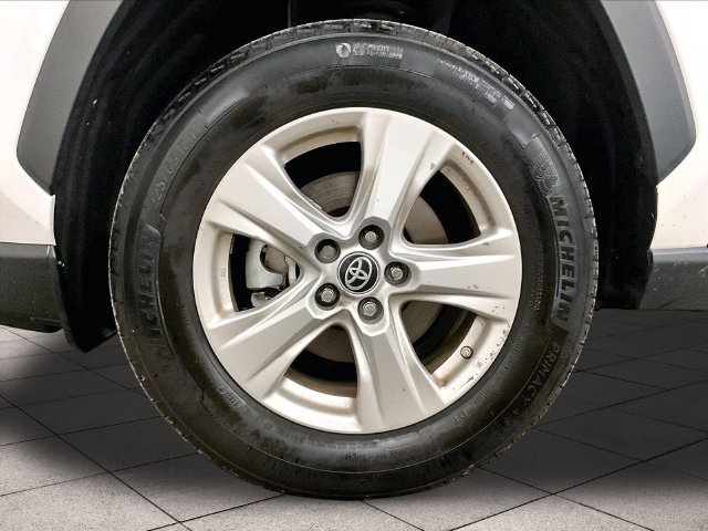 Used 2021 Toyota RAV4 LE AWD/4WD image 8