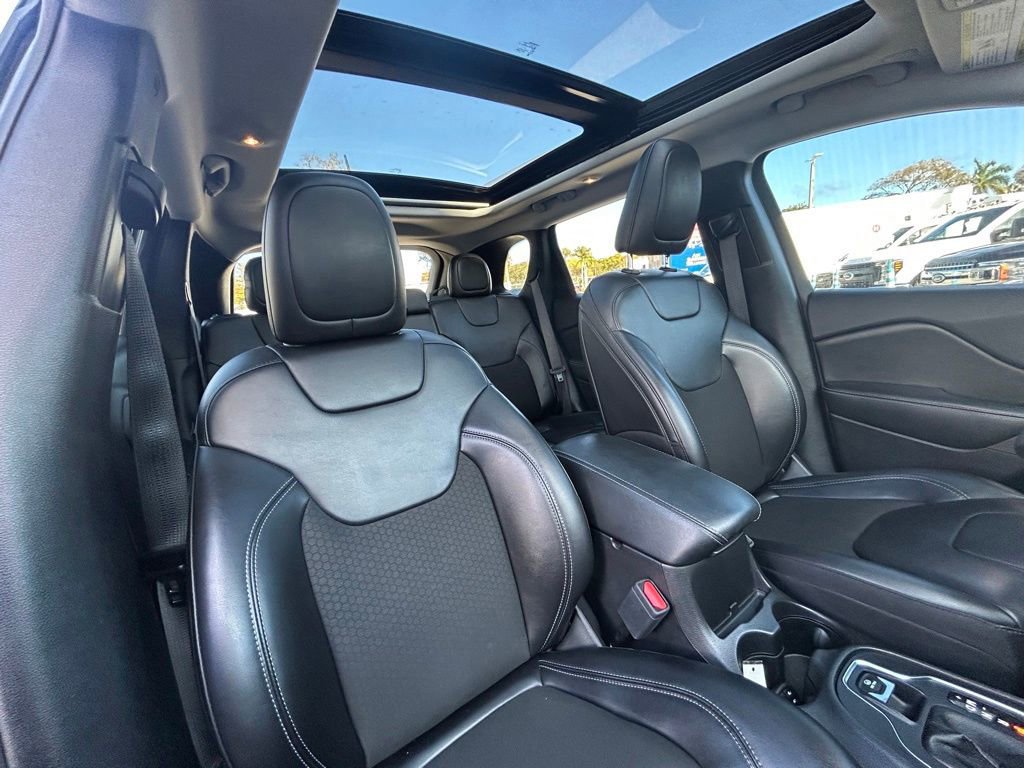 Used 2020 Jeep Cherokee Latitude Plus w/ Comfort/Convenience Group image 30