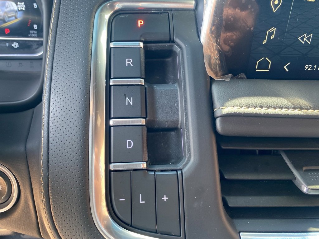 Used 2024 GMC Yukon SLT w/ SLT Luxury Package image 38