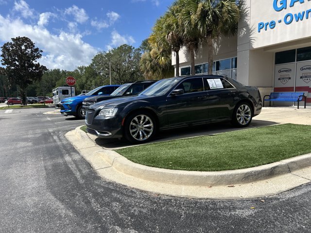 Used 2019 Chrysler 300 Touring L w/ Quick Order Package 22F RWD image 11